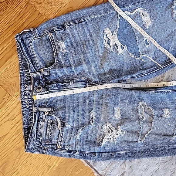 American Eagle Tom Girl Hi-Rise Distressed Jeans, Women's Size 6 Long - Picture 3 of 10